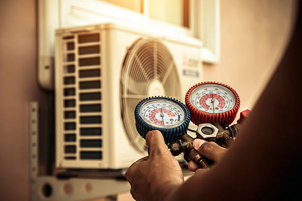 Professional Ac Installation technician working in Hempstead, NY